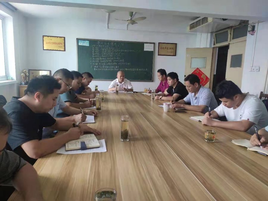 月度总结会1.jpg